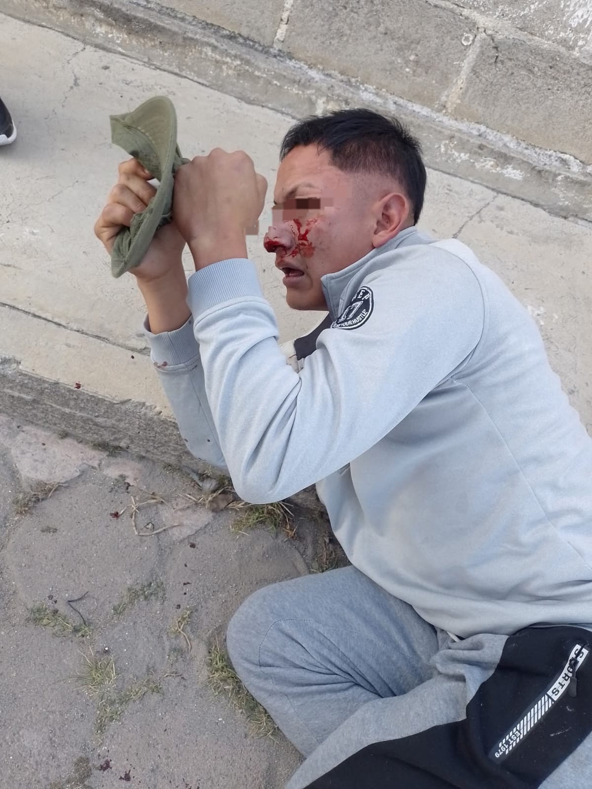 Habitantes encaran y retienen a joven señalado de intentar hurtar una moto en la unidad habitacional El Llanito