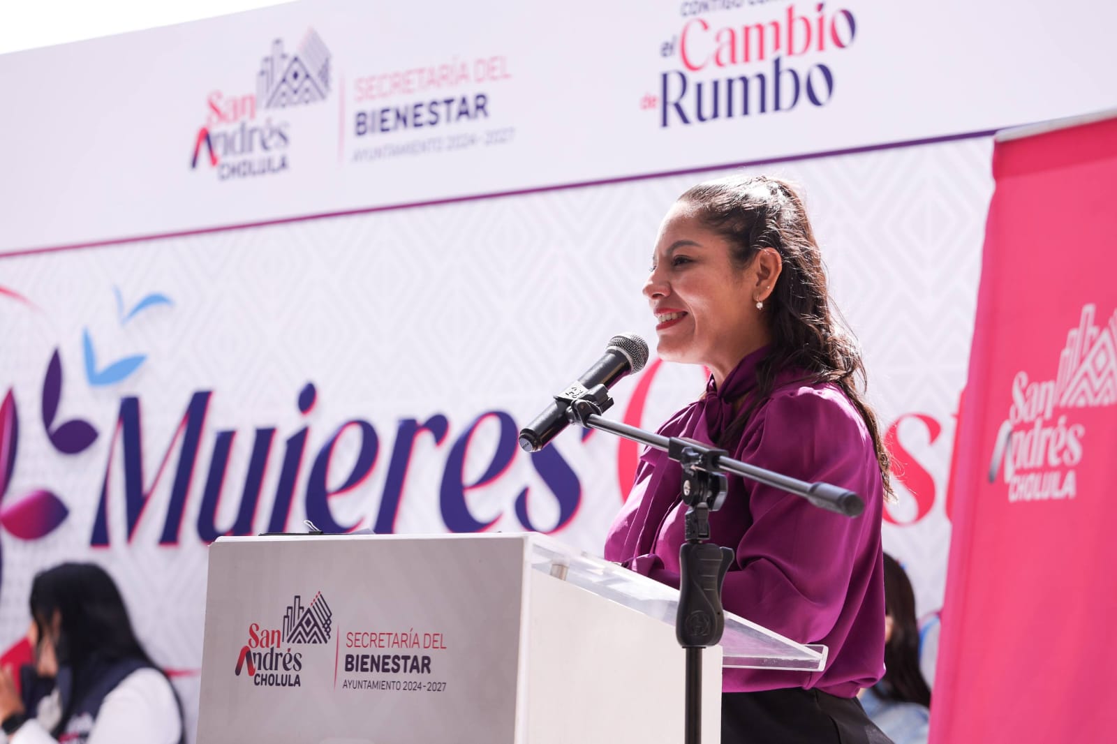 mujeres construyendo resultados 303