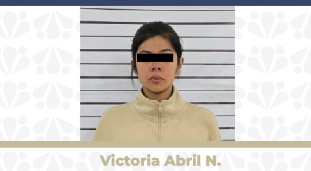 Detienen a mujer por presunto robo de vehículo