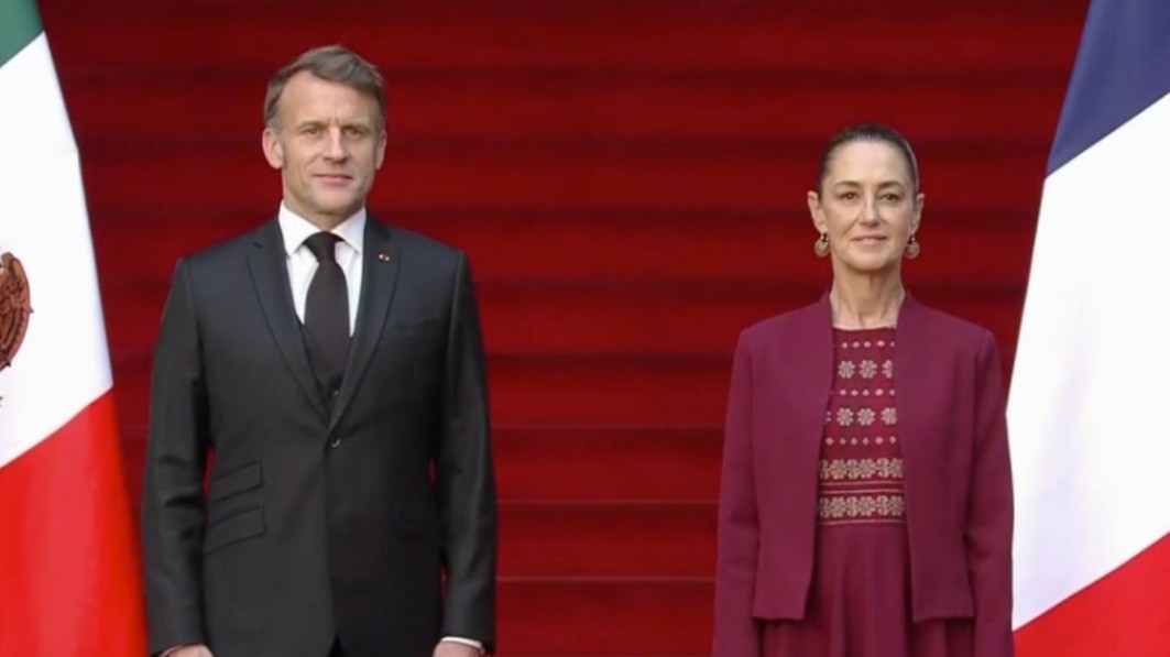 Sheinbaum da la bienvenida a Macron en Palacio Nacional