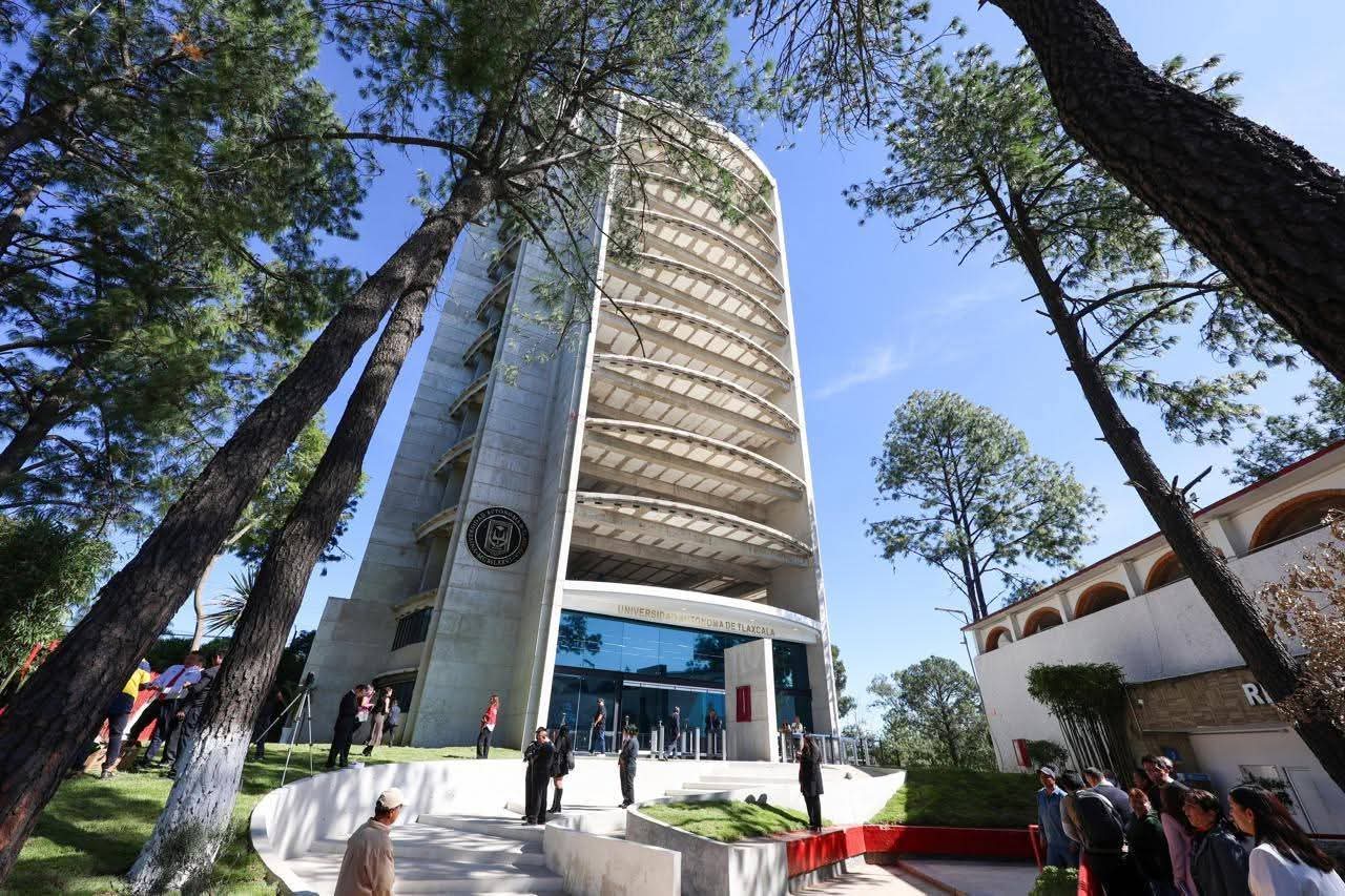 Niega Rector de la UATx que Torre de Rectoría este en obra negra