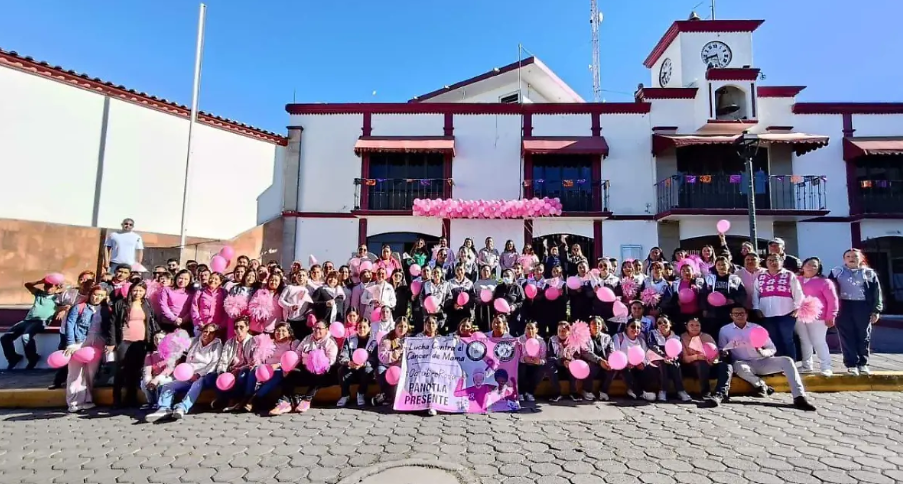 Panotla se une en caminata rosa por la lucha contra el cáncer de mama