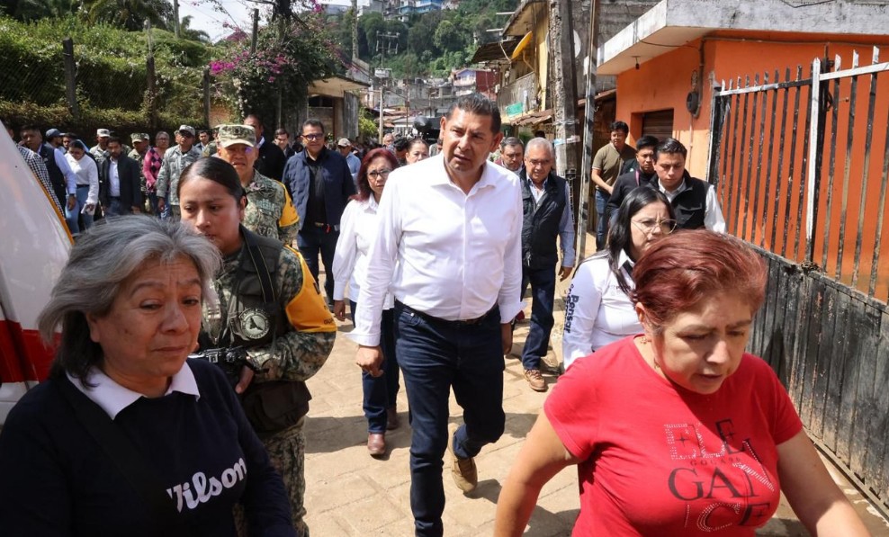 Armenta recorre zonas afectadas en Huauchinango