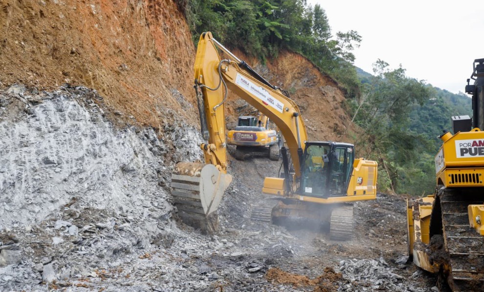 Armenta recorre zonas afectadas por lluvias en la Sierra Negra