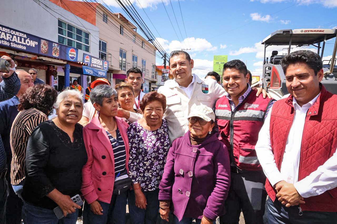 Supervisan avance del reencarpetamiento del Camino Real a Cholula en Cuautlancingo