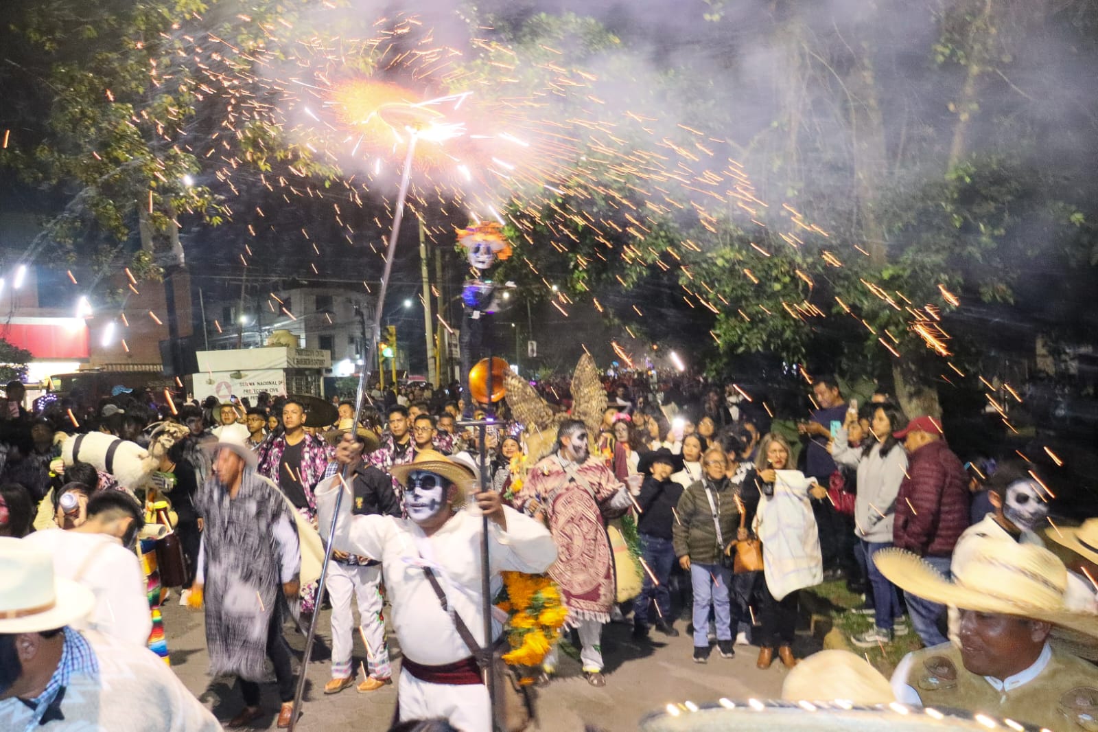 El Desfile de Animeros llenó de magia y color a San Pedro Cholula