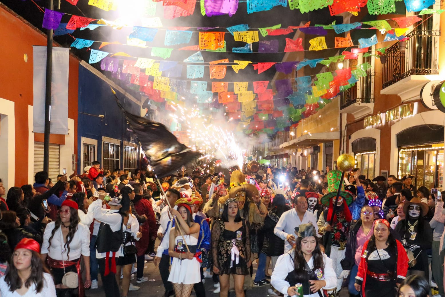 El Desfile de Animeros llenó de magia y color a San Pedro Cholula