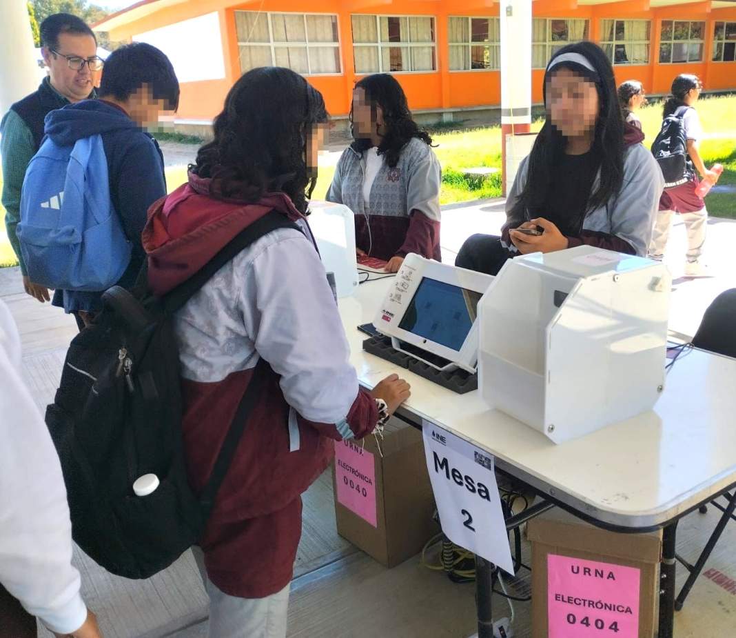 Más de 15 mil estudiantes en Tlaxcala votan con Urnas Electrónicas INE 7.0
