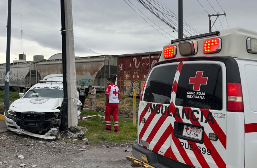 Tren impacta patrulla de la Guardia Nacional en Tepeaca