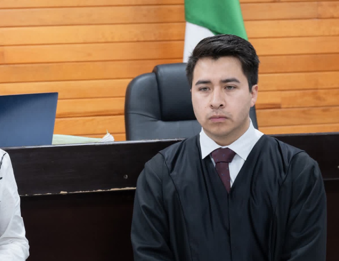 Jueces del Bienestar: Tunden en redes al juez más joven de Tlaxcala