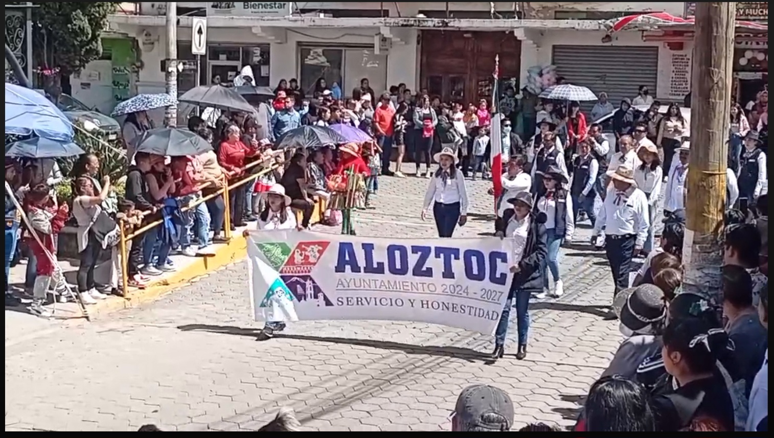 Exigen sanción contra funcionario de Xaloztoc por patear a un perro