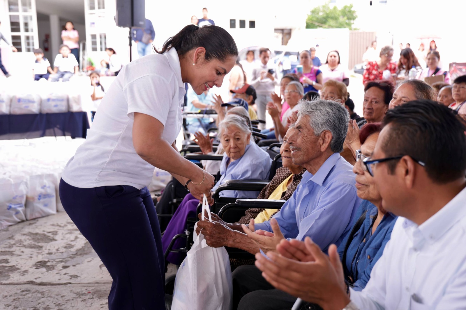 Avanza Lupita Cuautle con la cuarta entrega de apoyos alimentarios