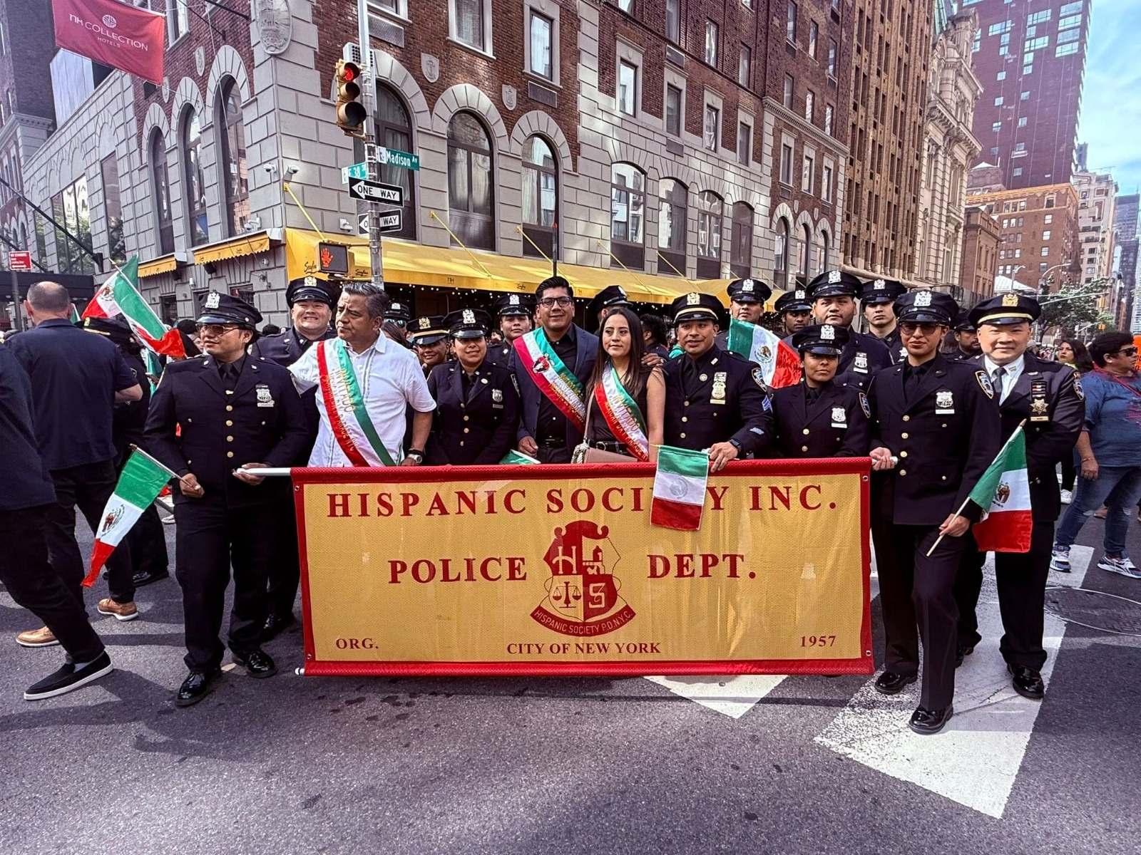 Alcalde de Mazatecochco viaja a Nueva York pese a sanción del TEPJF