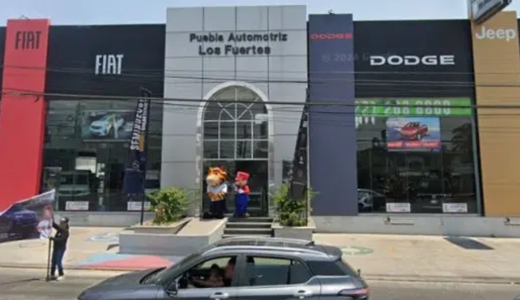 Protesta frente a la agencia en Puebla