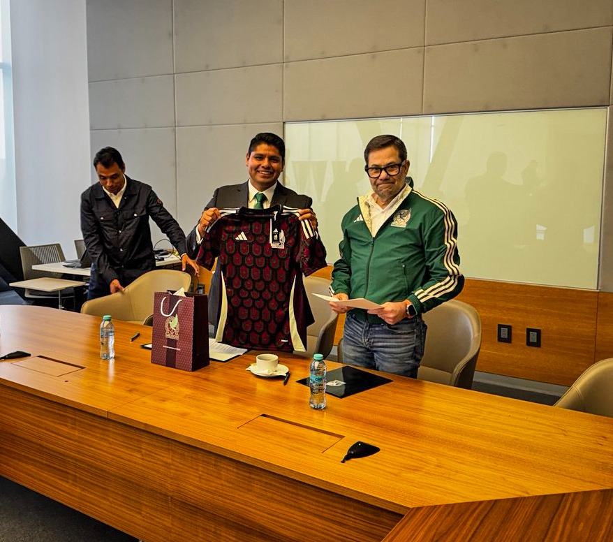 Omar Muñoz firma convenio de colaboración con la FEMEXFUT