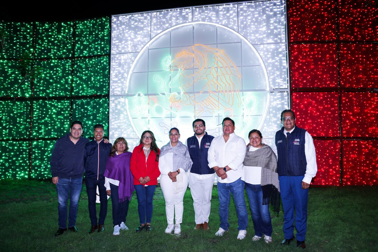 San Andrés Cholula se ilumina con espíritu patrio