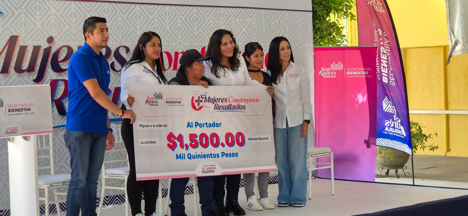 Guadalupe Cuautle entrega apoyos “Mujeres Construyendo Resultados”