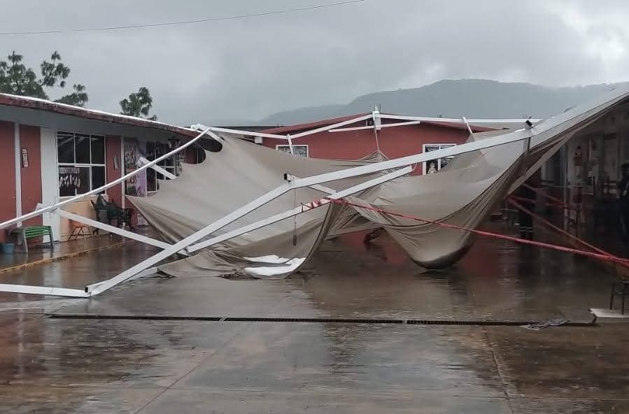 Suspende SEPE clases en primaria de Totolac tras colapso de malla sombra