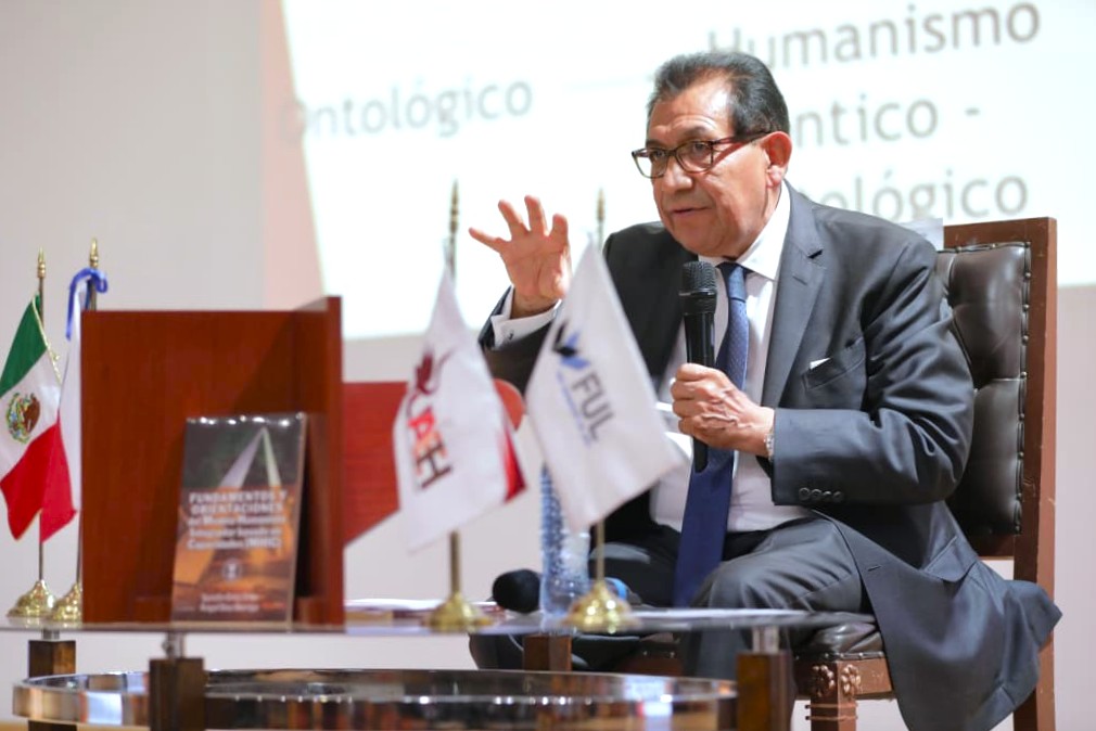 UATx presenta libro MHIC en la Feria Universitaria del Libro 2025