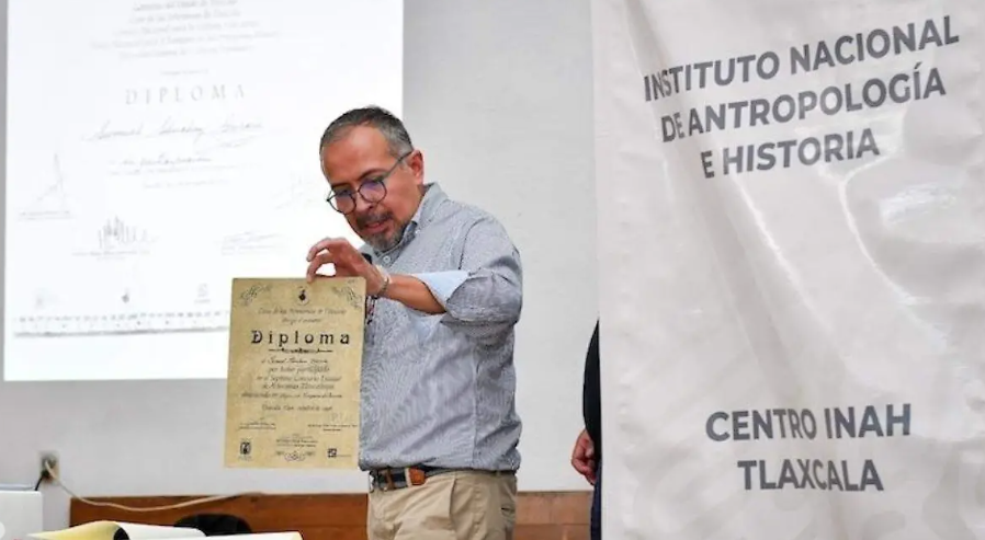 Especialistas preservan historia centenaria de campanas en Ocotoxco, Tlaxcala