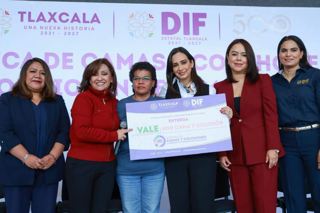 Tlaxcala entrega camas hospitalarias a pacientes en situación de postración