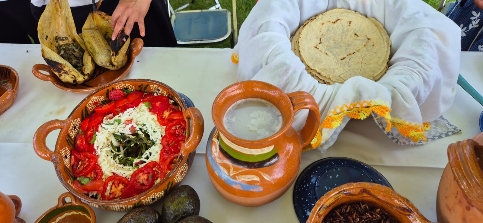 "Tlapalehuil": Celebran resistencia cultural en San Antonio Cacalotepec con danza, gastronomía y tradición