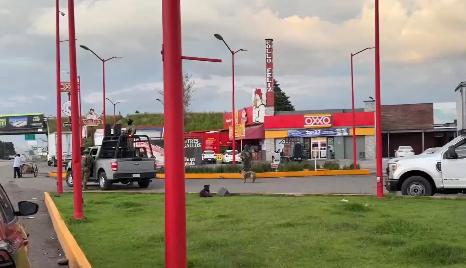 Catean gasolinera “Gemma” en el Periférico Ecológico; participa la Marina