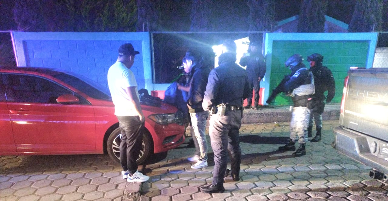 Detienen a tres hombres por portación ilegal de arma de fuego en Españita 