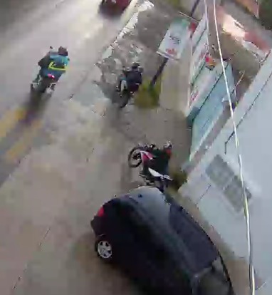 Asalto a mano armada en Tlatempan, Apetatitlán: cinco sujetos armados roban negocio de artesanías a unos metros de una cámara del C5i