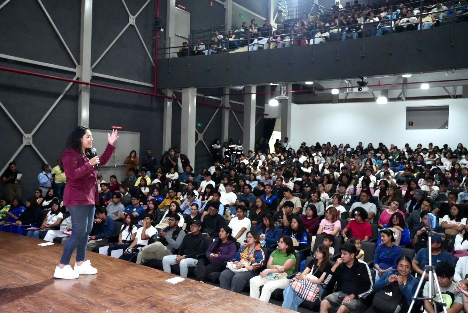 Con Becas Quetzalcóatl, Tonantzin Fernández apuesta por el futuro de la juventud