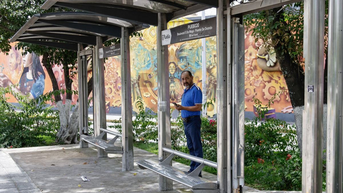 Ayuntamiento de Puebla proyecta invertir hasta 8 millones en rehabilitación de paraderos ante rezago urbano