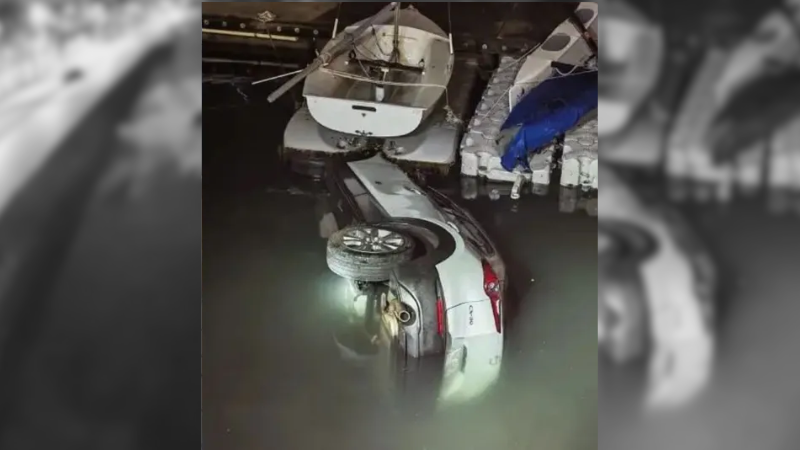 El sorpresivo incidente de un auto que terminó bajo el agua en Veracruz