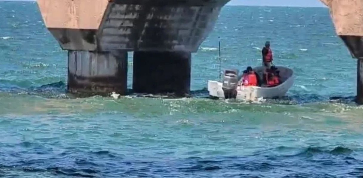 Detectan manchas de petróleo en Puerto Progreso