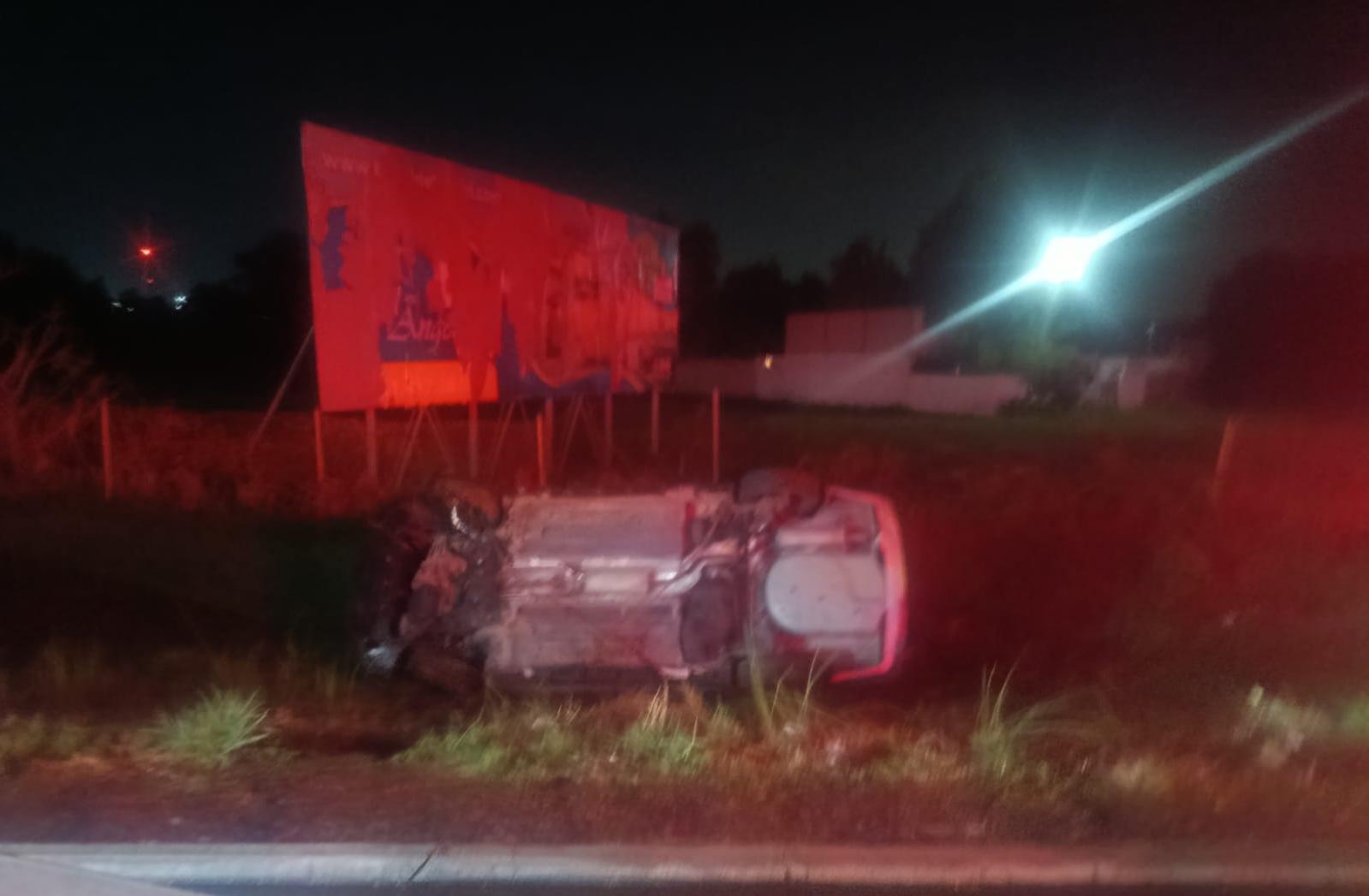 Vuelca vehículo en la Tlaxcala–Texmelucan; joven resulta lesionada