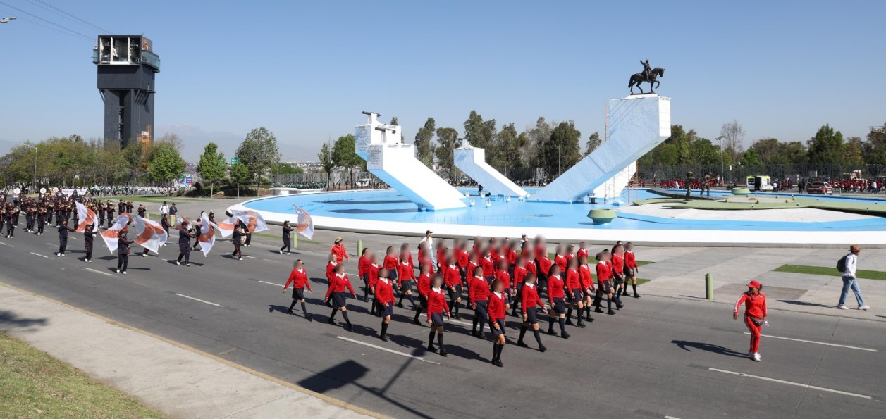 Más de 8 mil alumnos participan en revisión previa del desfile conmemorativo
