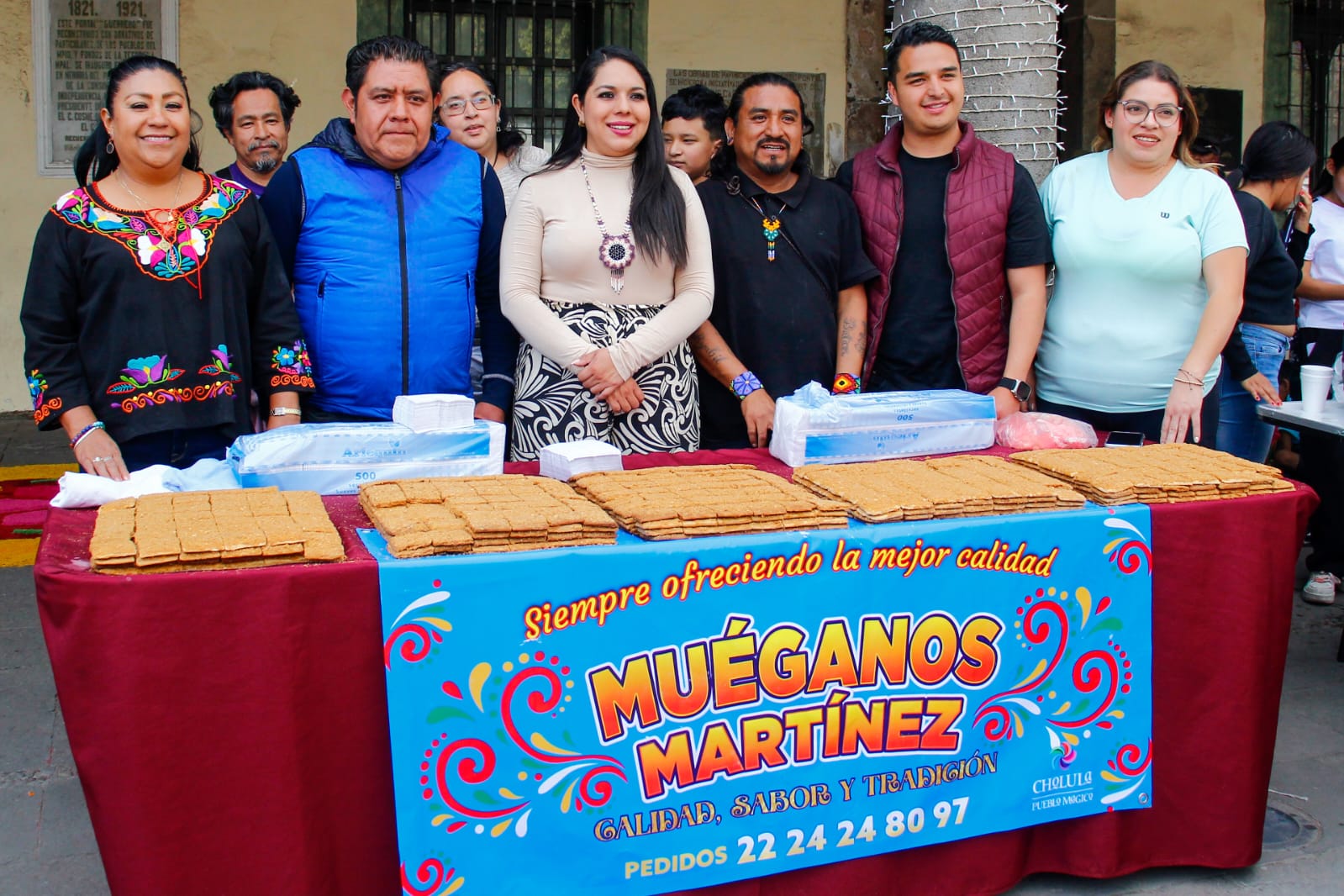 Encabeza Tonantzin Fernández la colocación de la alfombra monumental en el Portal Guerrero