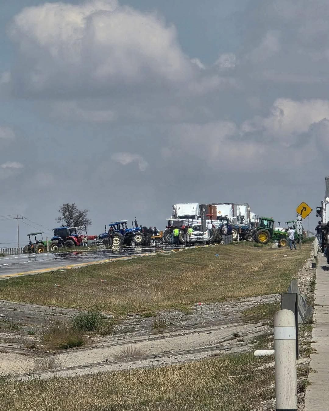Crisis logistica en Tlaxcala por paro nacional de campesinos y transportistas