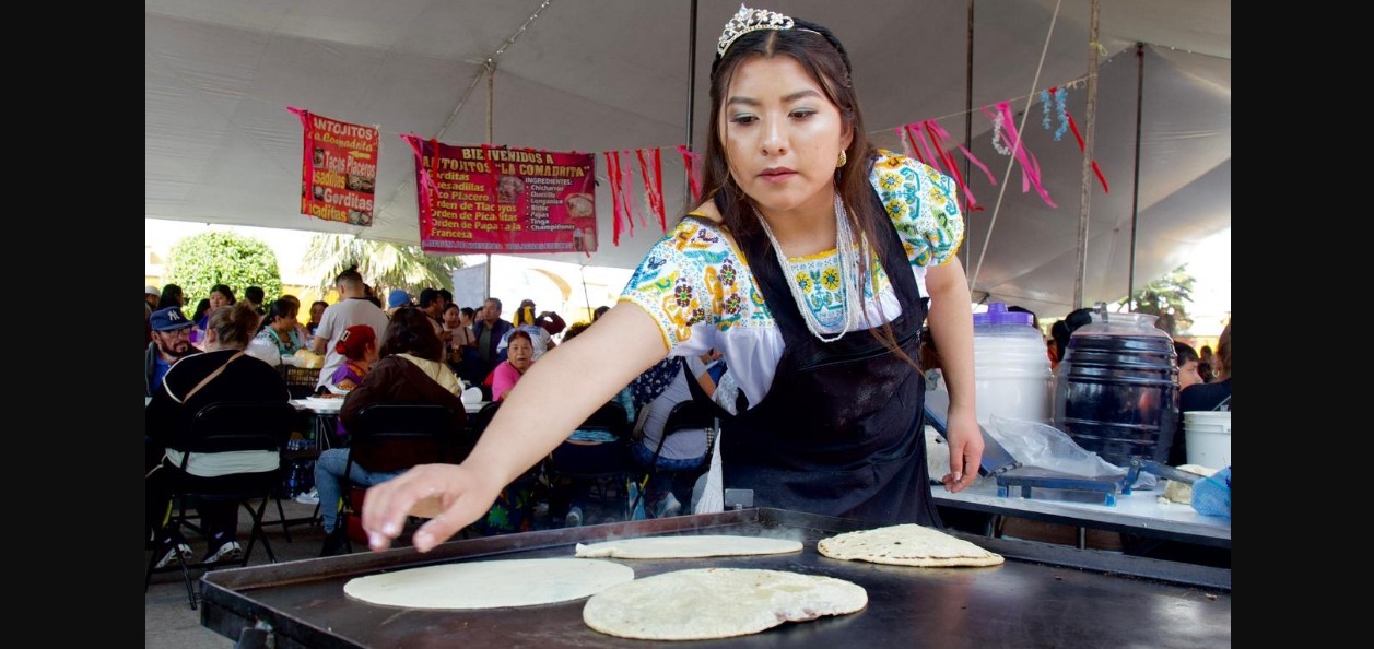 Feria de la Gordita fortalece tradición en Puebla