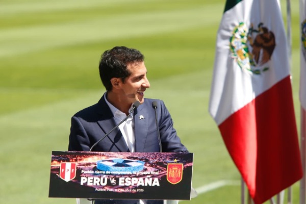 Invertirá Conade en la construcción de 25 canchas de fútbol en Puebla 