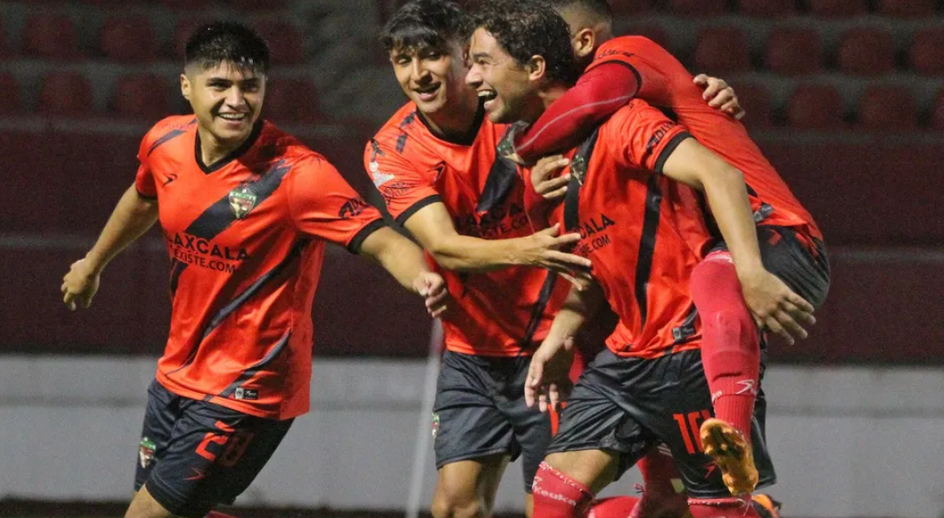 Coyotes de Tlaxcala sorprenden y siguen firmes en liguilla pese a duro tropiezo ante Tapatío