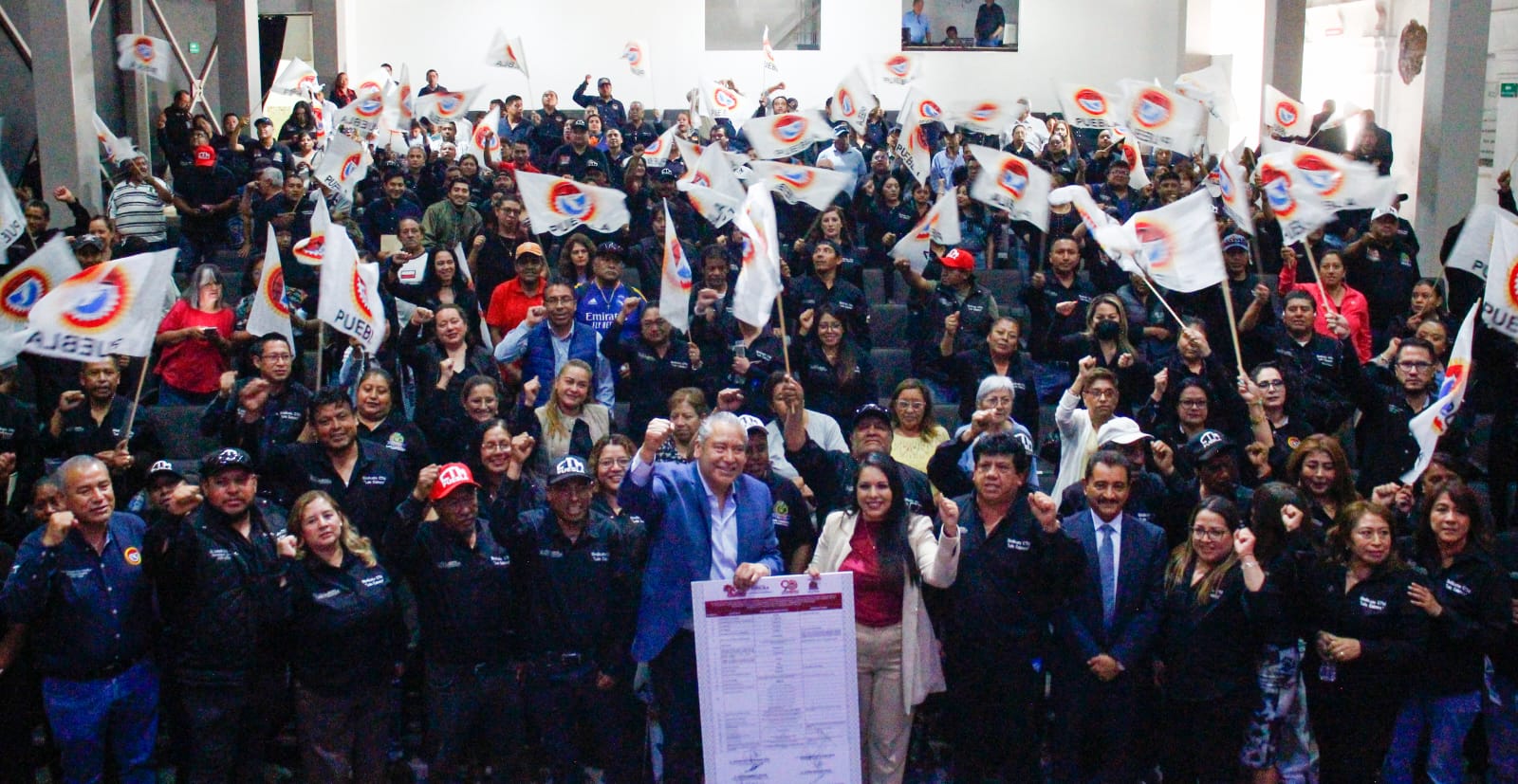 Anuncian Tonantzin Fernández y Leobardo Soto aumento salarial para trabajadores sindicalizados de San Pedro Cholula