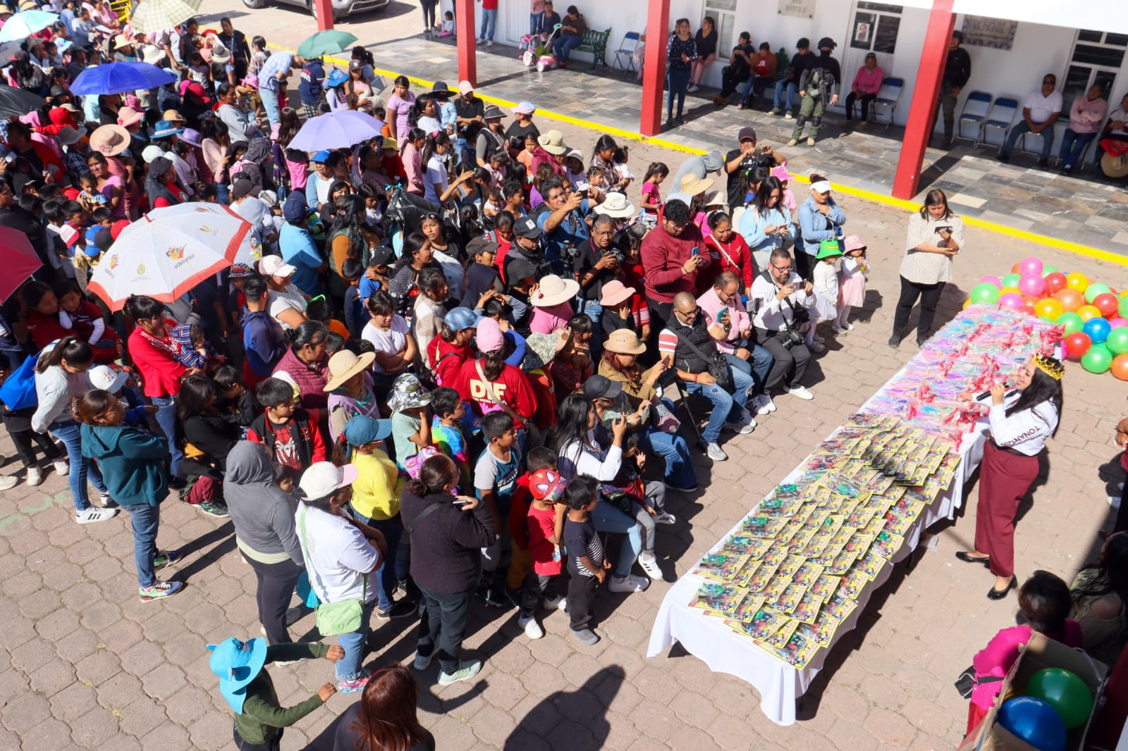 Tonantzin Fernández encabeza entrega de más de 30 mil juguetes en San Pedro Cholula