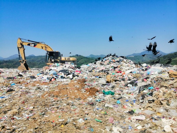 Profepa multa a Ayuntamiento de Huehuetla por riesgos ambientales de su relleno sanitario