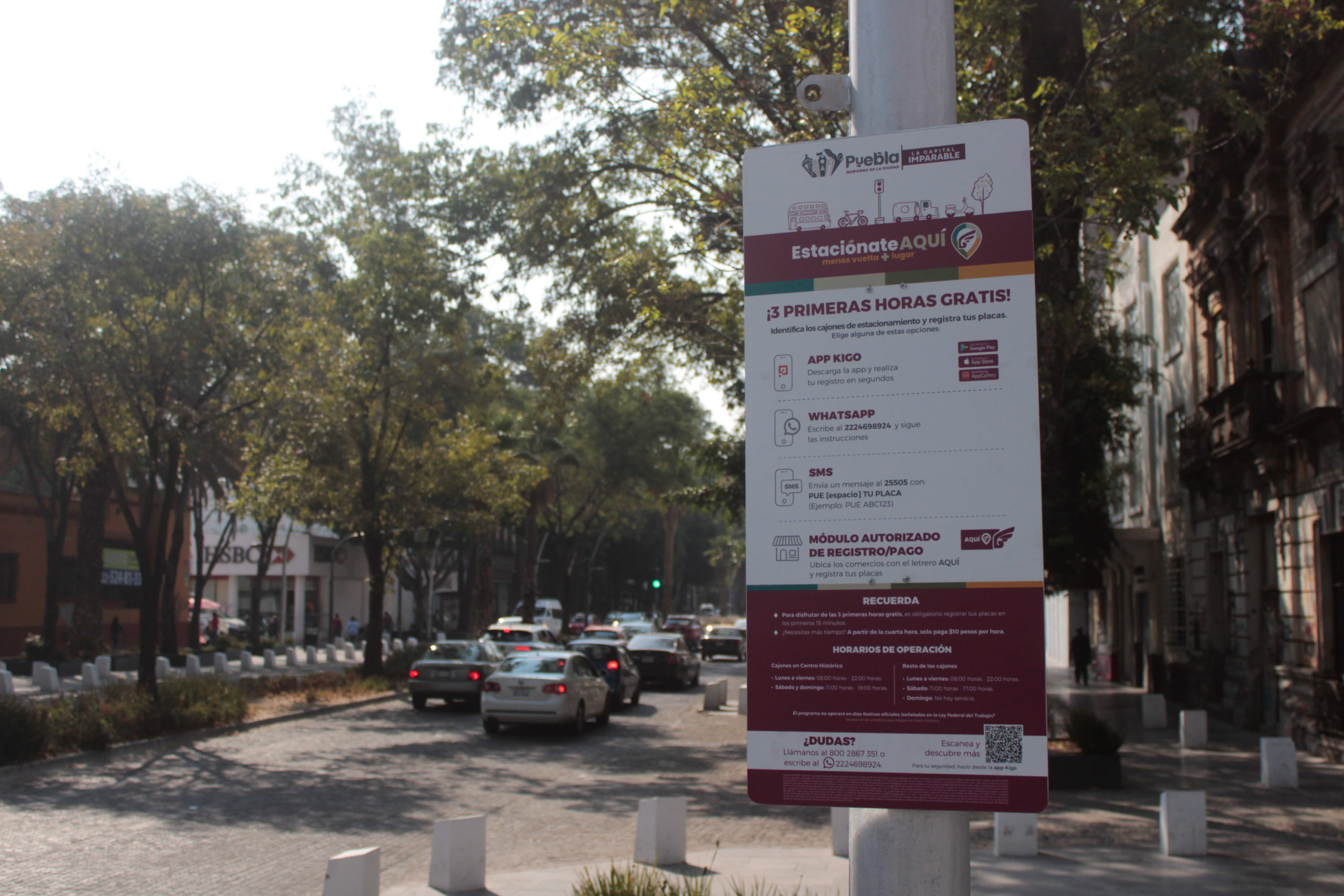 Retiran casi 100 casetas y vehículos abandonados para liberar espacio público en zonas con parquímetros