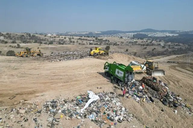 Modelo de rellenos sanitarios en Puebla ya está rebasado, reconoce gobernador