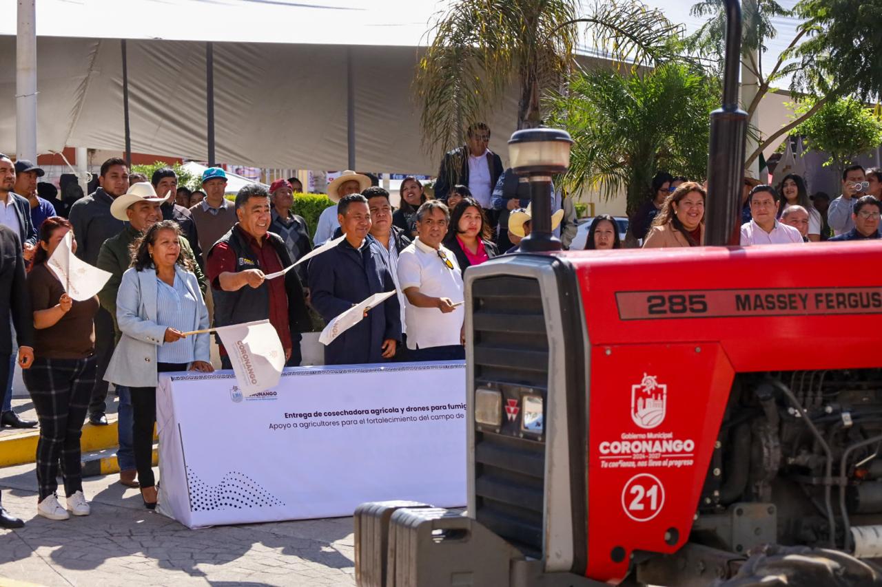 Con entrega de cosechadora y drones, Coronango impulsa la tecnificación del campo