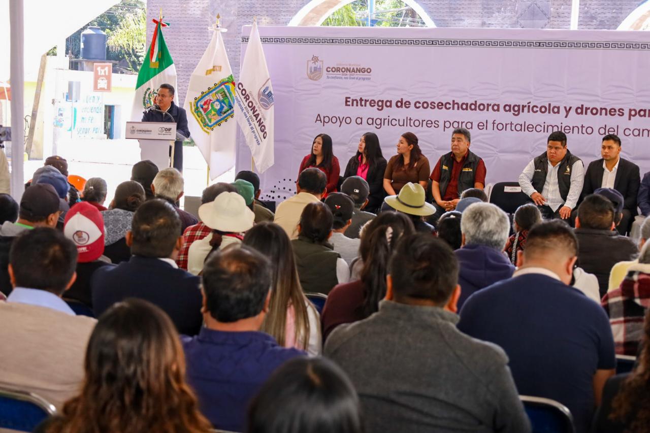 Con entrega de cosechadora y drones, Coronango impulsa la tecnificación del campo
