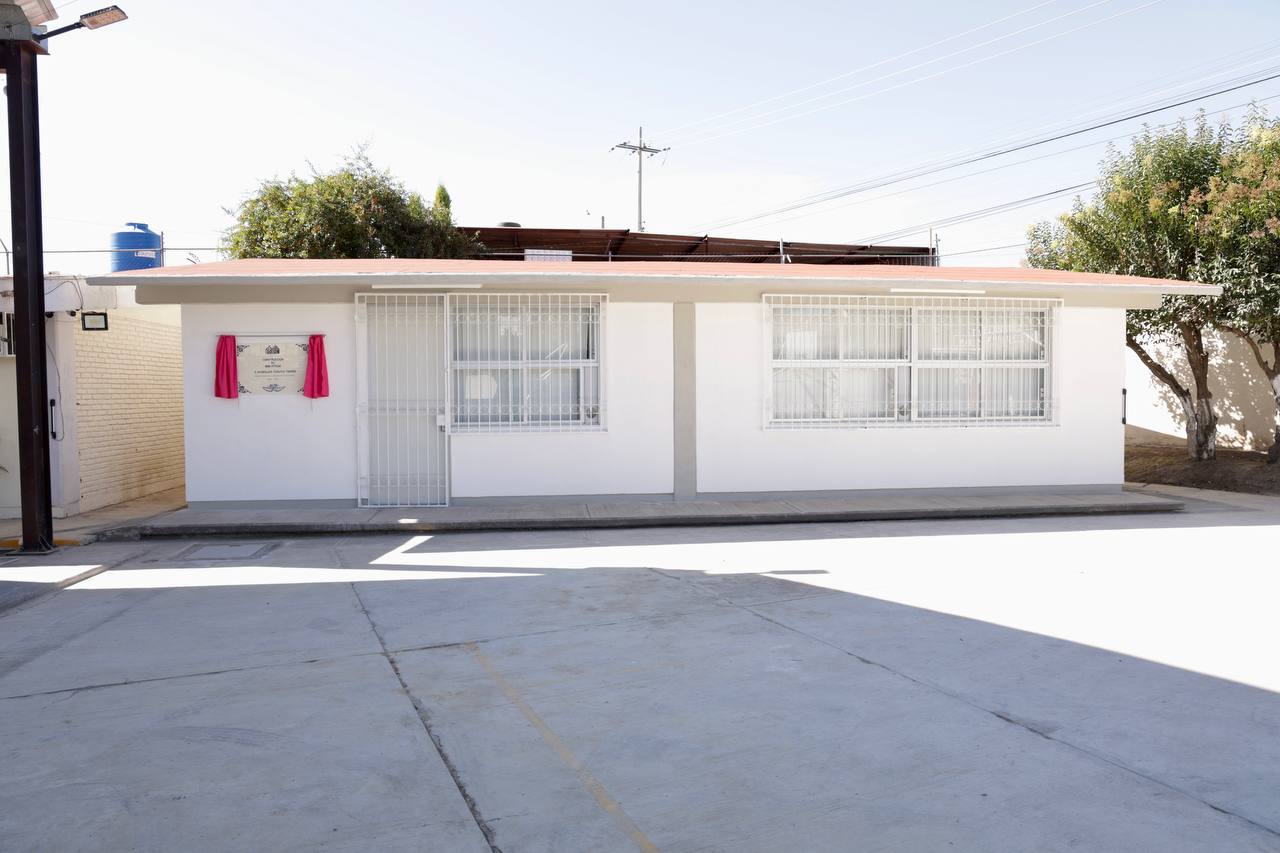 Refuerza Lupita Cuautle espacios educativos con nueva biblioteca en telesecundaria