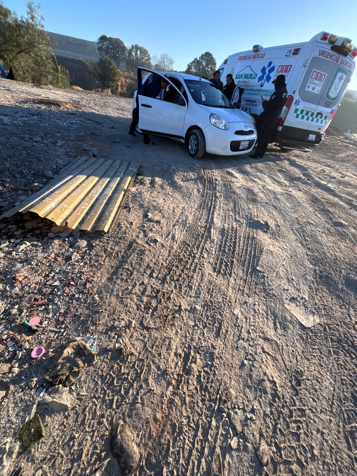 Encuentran a masculino con corte en el cuello al interior de un vehículo en Tlaltepango, SPM
