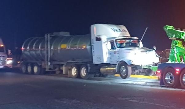 Aseguran tráiler con químicos para la elaboración de droga y explosivos en Calpulalpan; se dirigía a Jalisco